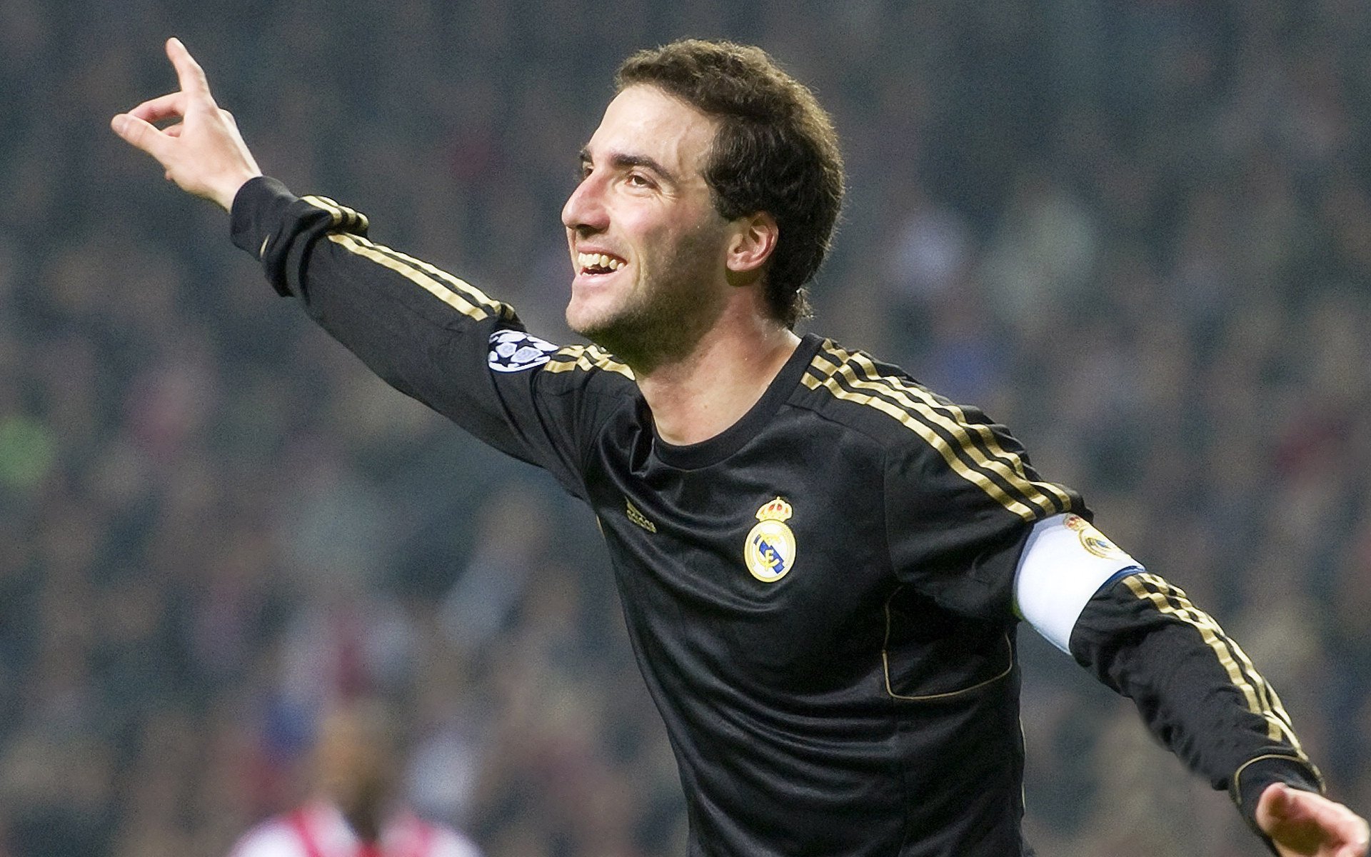 中超中国队复仇世界杯预选赛 球迷欢呼热烈，中超复赛时间