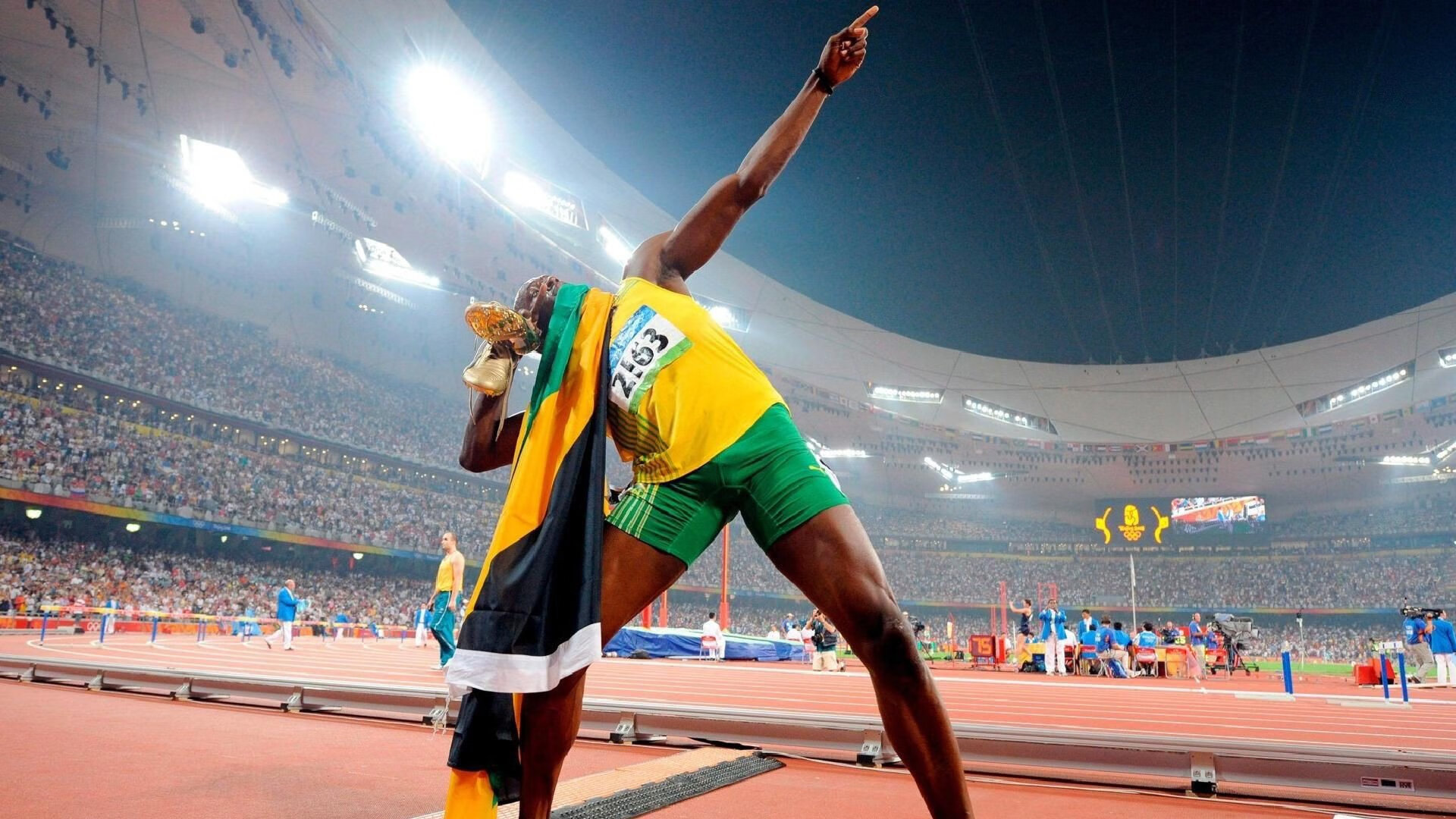 沙地综合障碍趣味赛 攀爬沙丘与钻网结合